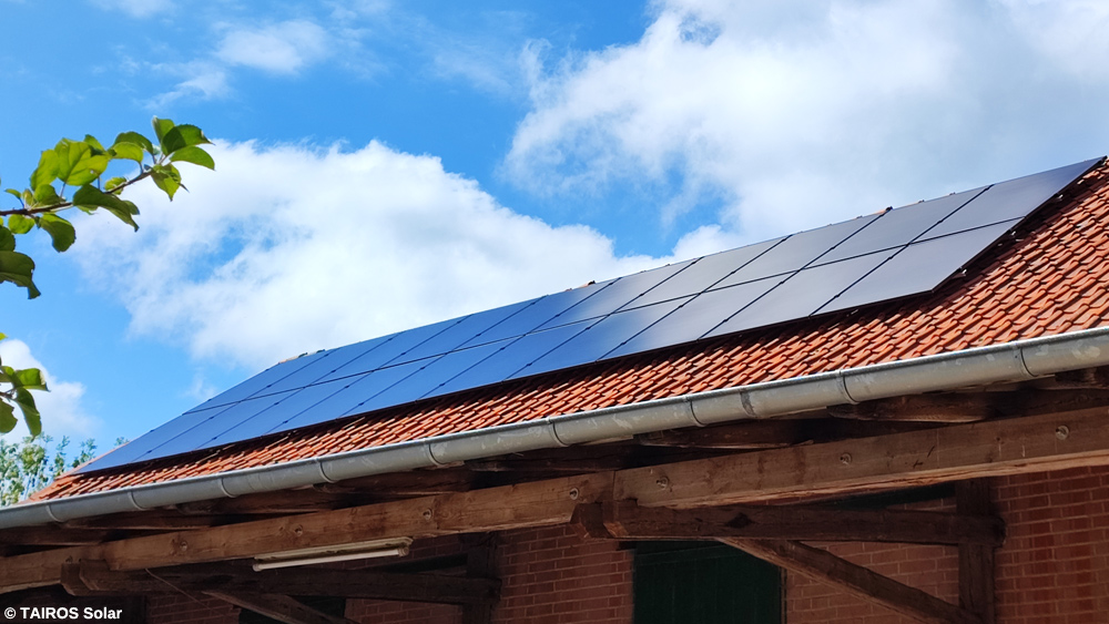 Fertige Slenergy Photovoltaik-Anlage auf dem Scheunendach