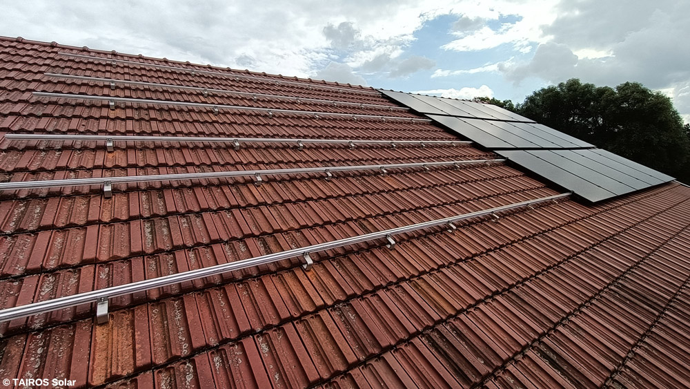 Beim Aufbau einer 25kWp GoodWe Photovoltaik-Anlage im Westen des Altmarkkreises Salzwedel